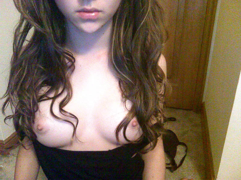 Snygga, fasta, små bröst.