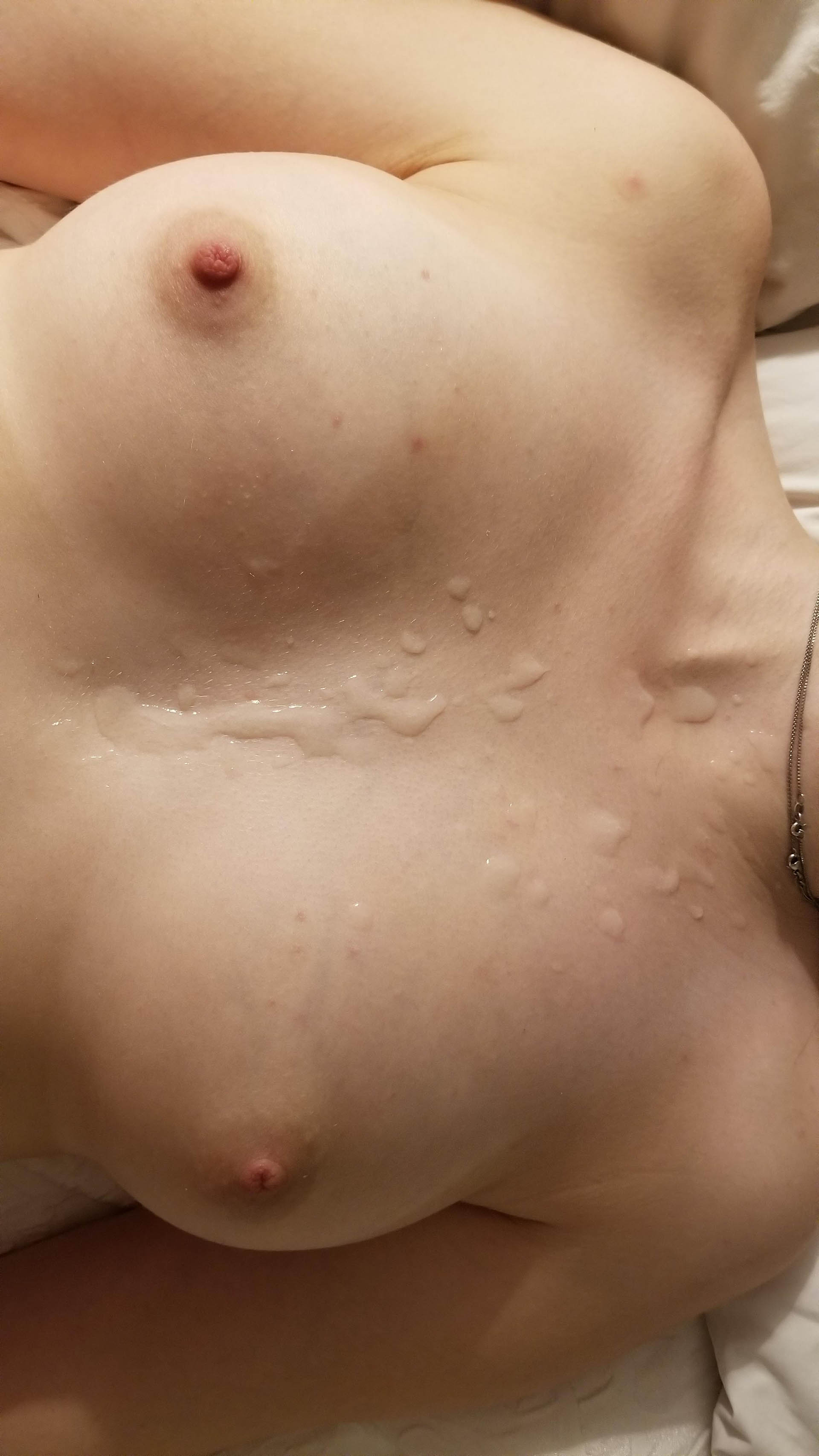 Fina, små, fasta bröst.