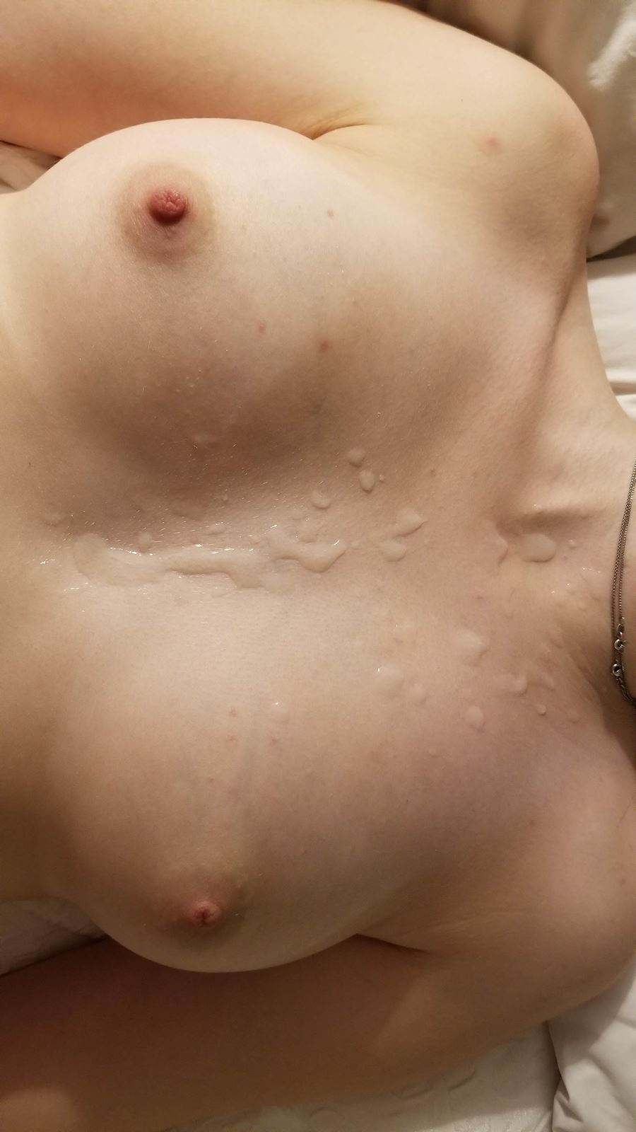 Fina, små, fasta bröst.